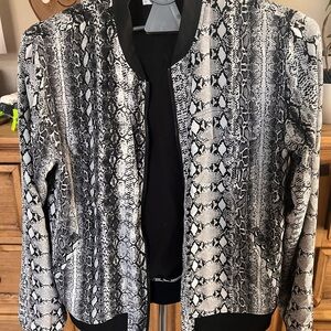 Stylish Black and Gray Snake Print Women's Jacket